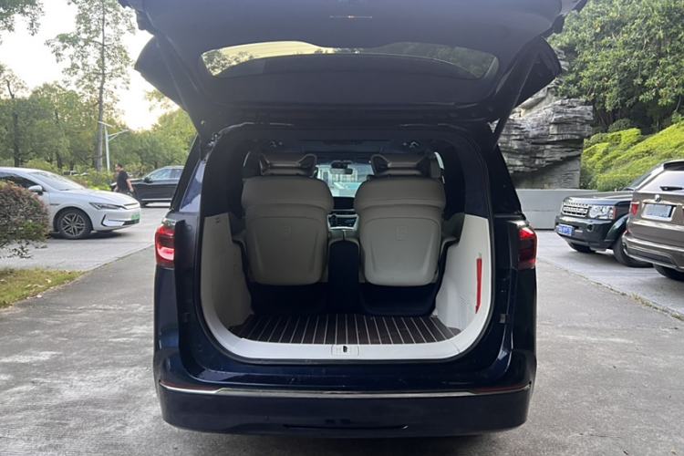 Used Buick GL8 2020 Avenir Avia Four-Seat Luxury Edition Trunk