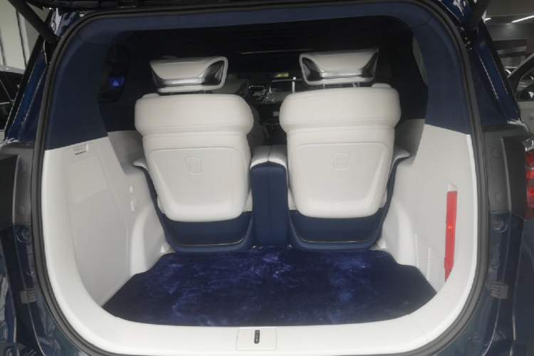 Used Buick GL8 2020 Avenir Avia Four-Seat Luxury Edition Trunk
