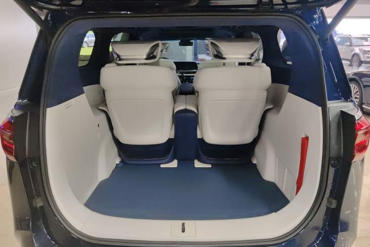 Used Buick GL8 2020 Avenir Avia Four-Seat Luxury Edition Trunk