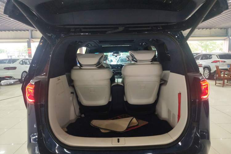 Used Buick GL8 2020 Avenir Avia Four-Seat Luxury Edition Trunk