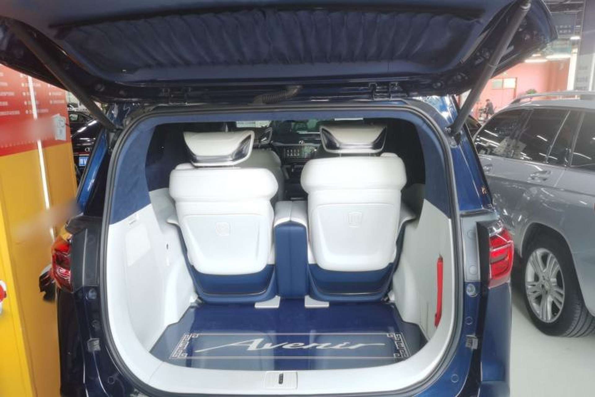 Used Buick GL8 2020 Avenir Avia Four-Seat Luxury Edition Trunk
