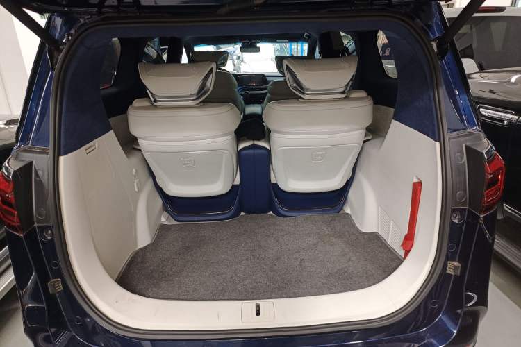Used Buick GL8 2020 Avenir Avia Four-Seat Luxury Edition Trunk