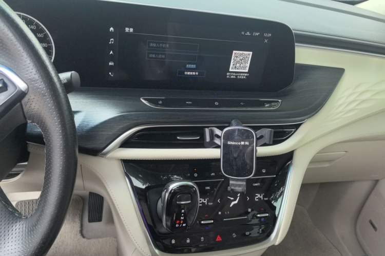 Used Buick GL8 2020 Avenir Avia 7-Seater Deluxe Edition Audio And AC Panel