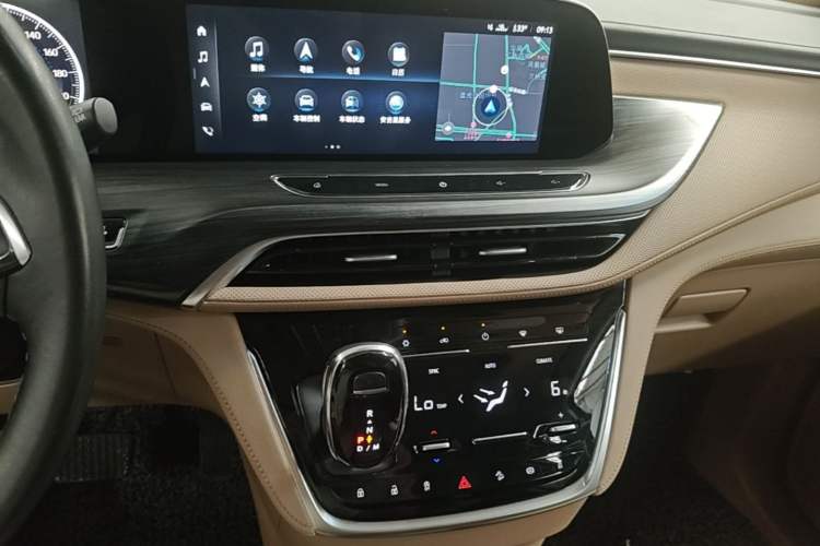 Used Buick GL8 2020 ES Land Cruiser 653T Luxury Edition Audio And AC Panel