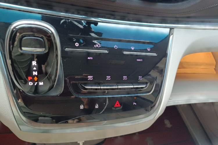 Used Buick GL8 2020 Land Business Class 652T Luxury Model Audio And AC Panel