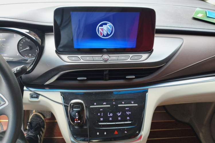 Used Buick GL8 2020 Land Cruiser Executive Class 652T Comfort Model Audio And AC Panel