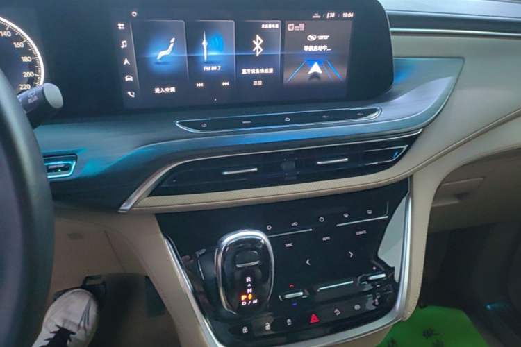 Used Buick GL8 2020 ES Land Cruiser 653T Luxury Edition Audio And AC Panel