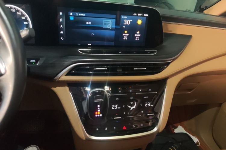 Used Buick GL8 2020 ES Land Cruiser 653T Luxury Model Audio And AC Panel