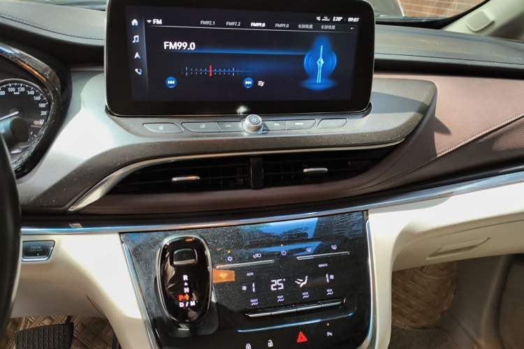 Used Buick GL8 2020 Land Business Class 652T Luxury Model Audio And AC Panel