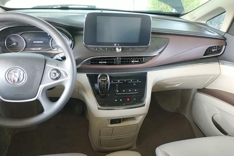 Used Buick GL8 2020 Land Cruiser Executive Class 652T Comfort Model Audio And AC Panel