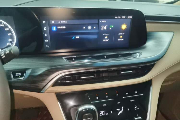 Used Buick GL8 2020 ES Land Cruiser 653T Luxury Edition Audio And AC Panel