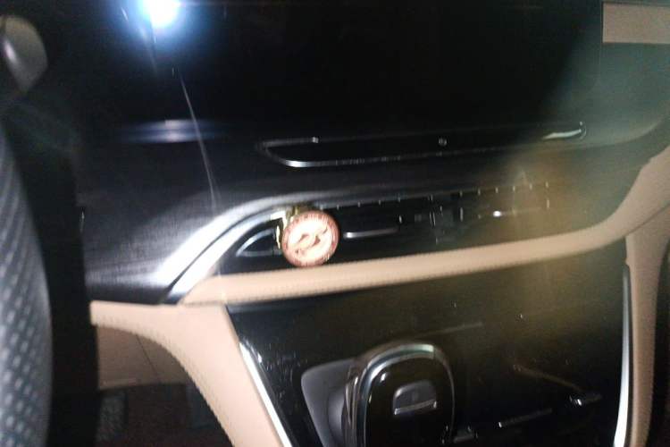 Used Buick GL8 2020 ES Land Cruiser 653T Luxury Model Audio And AC Panel