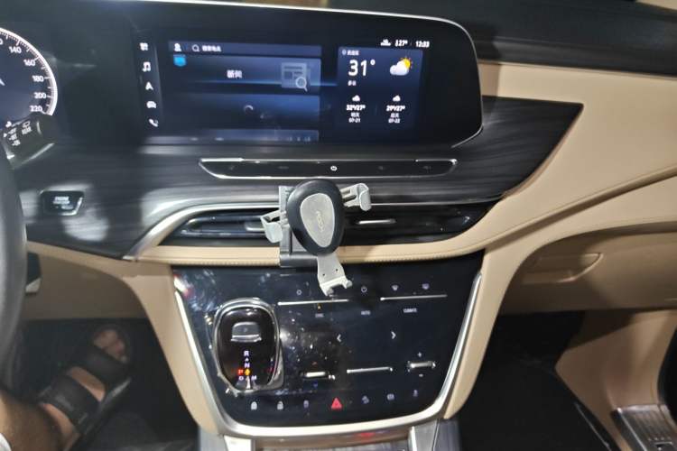 Used Buick GL8 2020 ES Land Cruiser 653T Luxury Edition Audio And AC Panel