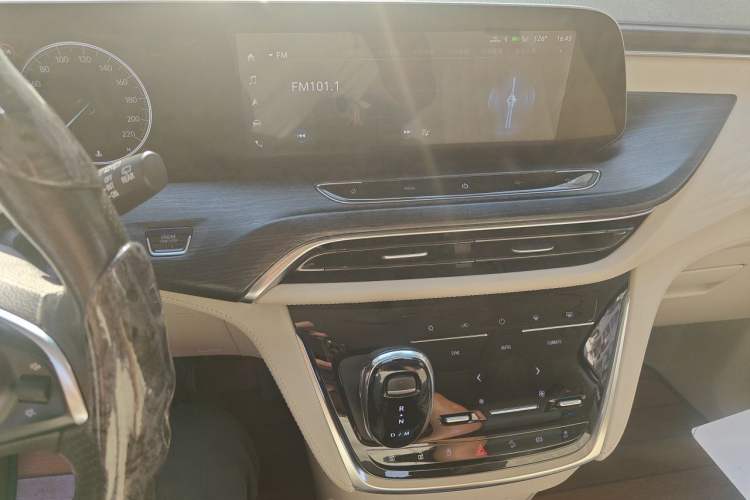 Used Buick GL8 2020 Avenir Avia Six-Seat Deluxe Edition Audio And AC Panel