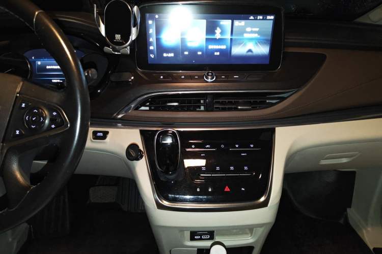 Used Buick GL8 2020 Land Business Class 652T Luxury Model Audio And AC Panel