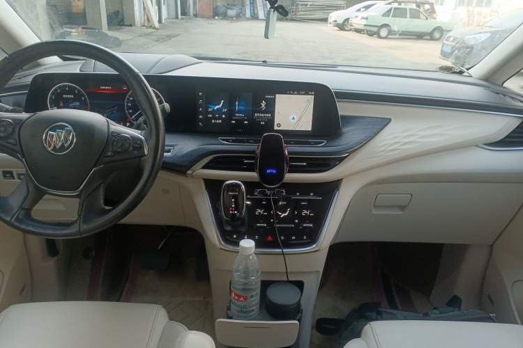 Used Buick GL8 2020 Avenir Avia Six-Seat Deluxe Edition Audio And AC Panel