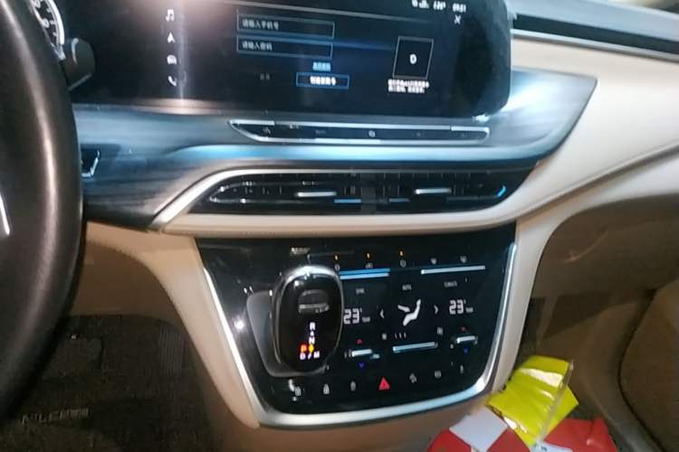 Used Buick GL8 2020 ES Land Cruiser 653T Luxury Model Audio And AC Panel