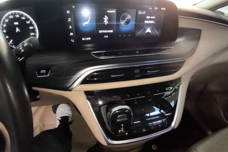 Used Buick GL8 2020 ES Land Cruiser 653T Luxury Edition Audio And AC Panel