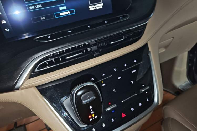 Used Buick GL8 2020 ES Land Cruiser 653T Luxury Edition Audio And AC Panel
