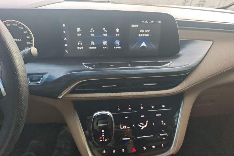 Used Buick GL8 2020 ES Land Cruiser 653T Luxury Edition Audio And AC Panel