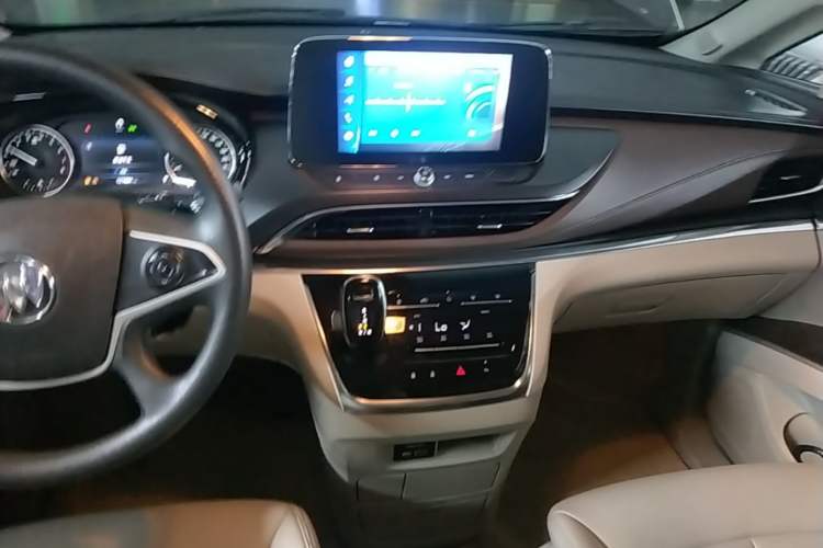 Used Buick GL8 2020 Land Cruiser Executive Class 652T Comfort Model Audio And AC Panel