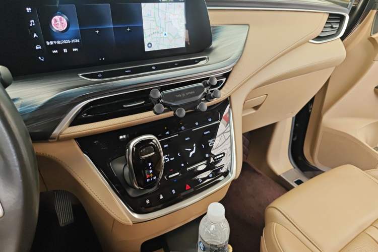Used Buick GL8 2020 ES Land Cruiser 653T Luxury Model Audio And AC Panel