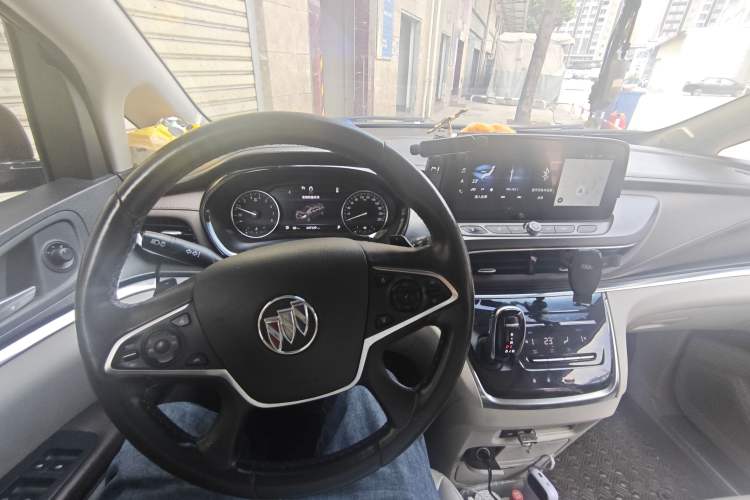 Used Buick GL8 2020 Land Business Class 652T Luxury Model Center Console