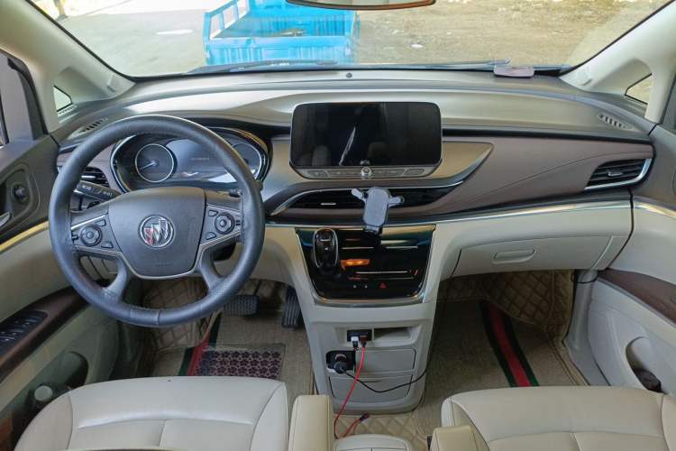 Used Buick GL8 2020 Land Business Class 652T Luxury Model Center Console