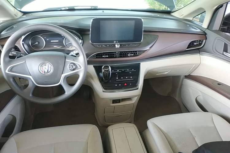 Used Buick GL8 2020 Land Cruiser Executive Class 652T Comfort Model Center Console