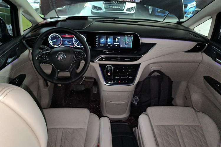 Used Buick GL8 2020 Avenir Avia Six-Seat Deluxe Edition Center Console