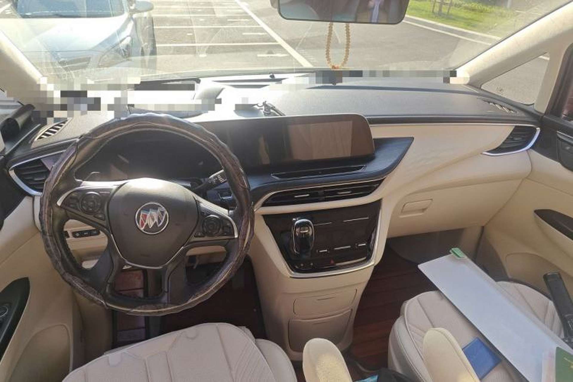 Used Buick GL8 2020 Avenir Avia Six-Seat Deluxe Edition Center Console