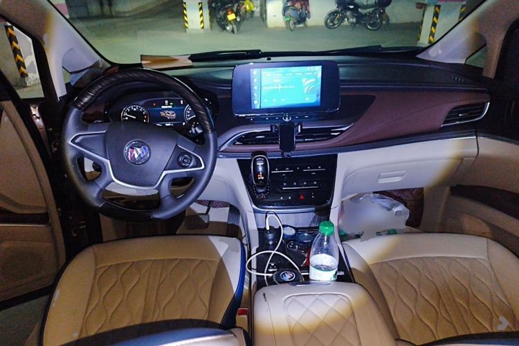 Used Buick GL8 2020 Land Cruiser Executive Class 652T Comfort Model Center Console