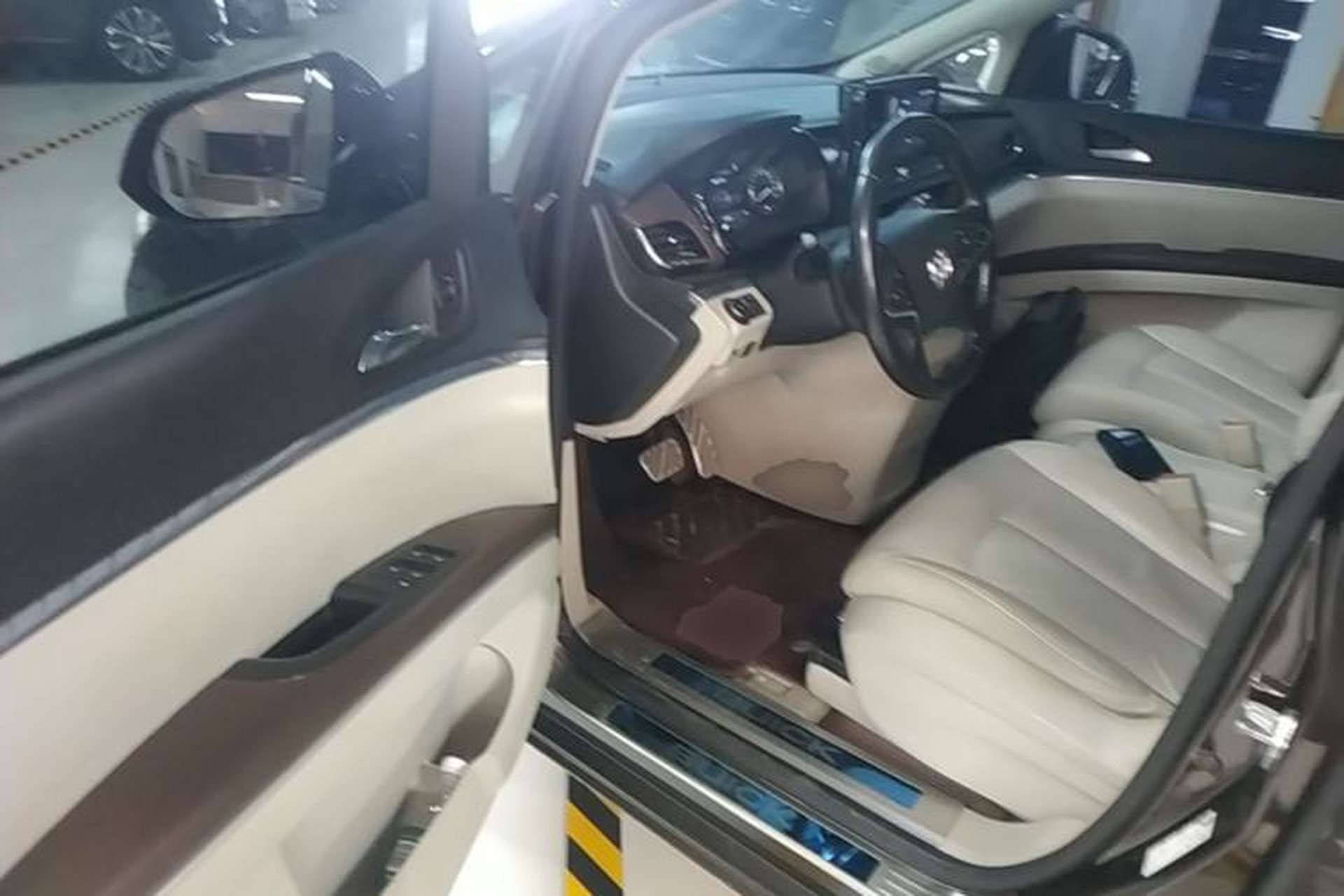 Used Buick GL8 2020 Land Business Class 652T Luxury Model Driver Seat