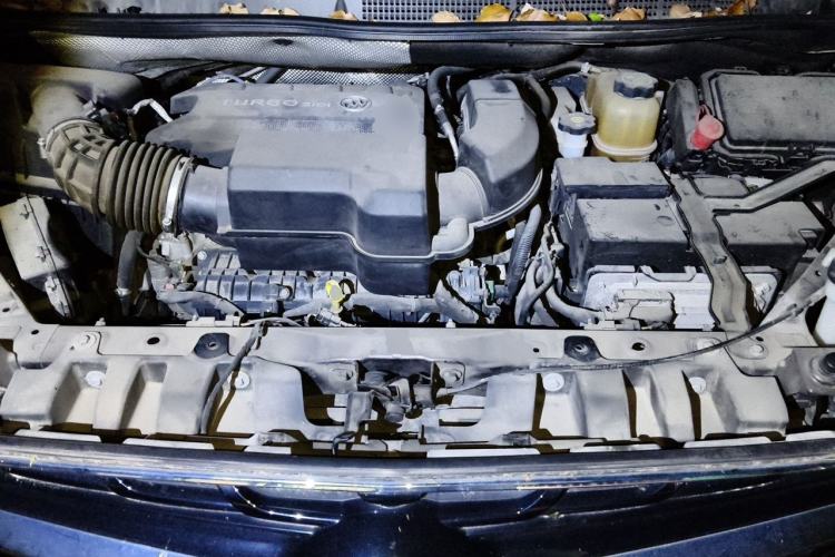 Used Buick GL8 2020 ES Land Cruiser 653T Luxury Model Engine Bay