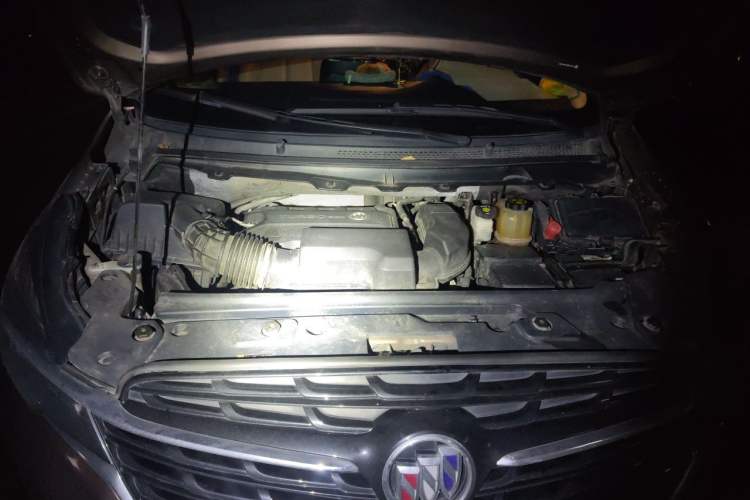 Used Buick GL8 2020 Land Business Class 652T Luxury Model Engine Bay