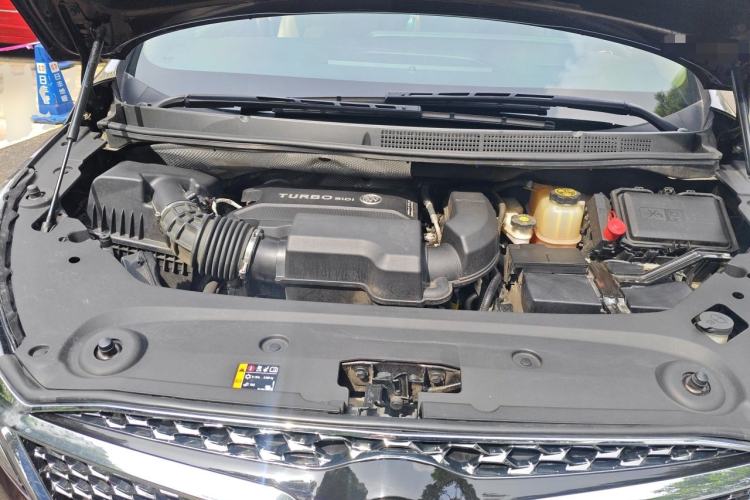 Used Buick GL8 2020 ES Land Cruiser 653T Flagship Model Engine Bay