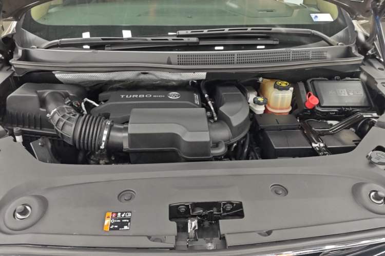 Used Buick GL8 2020 ES Land Cruiser 653T Luxury Model Engine Bay