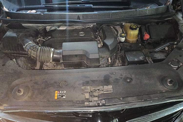Used Buick GL8 2020 ES Land Cruiser 653T Smart Flagship Model Engine Bay