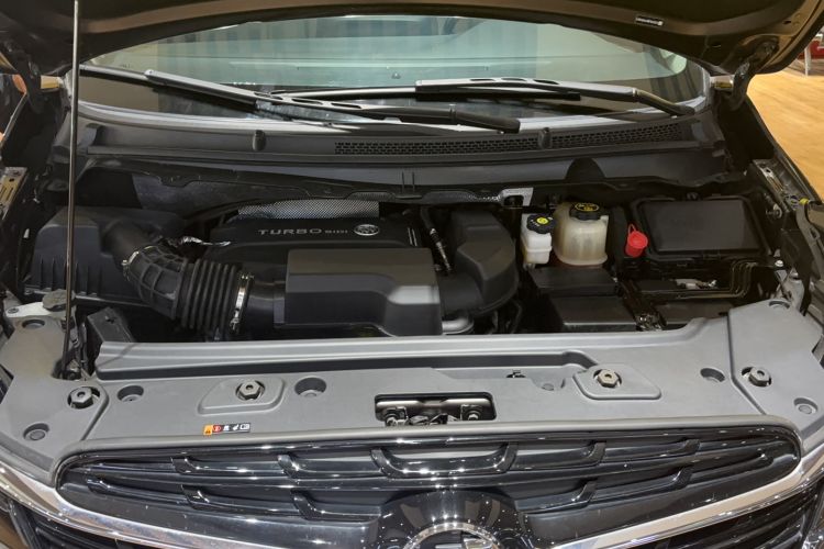 Used Buick GL8 2020 Land Business Class 652T Luxury Model Engine Bay
