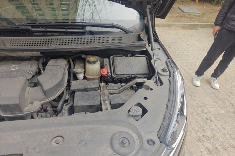 Used Buick GL8 2020 ES Land Cruiser 653T Smart Flagship Model Engine Bay Left