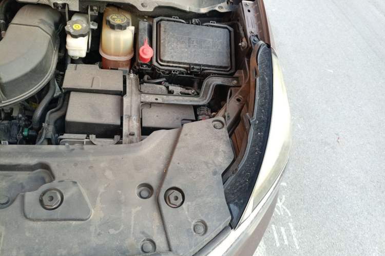 Used Buick GL8 2020 Land Cruiser Executive Class 652T Comfort Model Engine Bay Left