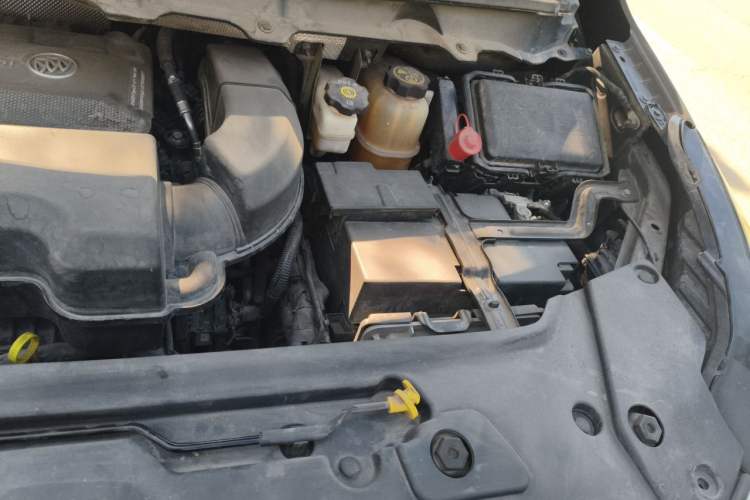Used Buick GL8 2020 Land Cruiser Executive Class 652T Comfort Model Engine Bay Left