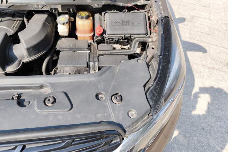 Used Buick GL8 2020 Land Business Class 652T Luxury Model Engine Bay Left