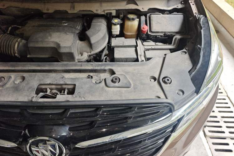 Used Buick GL8 2020 Land Business Class 652T Luxury Model Engine Bay Left