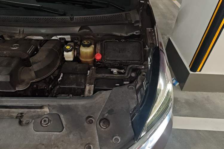 Used Buick GL8 2020 Land Business Class 652T Luxury Model Engine Bay Left
