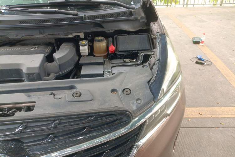 Used Buick GL8 2020 Land Business Class 652T Luxury Model Engine Bay Left