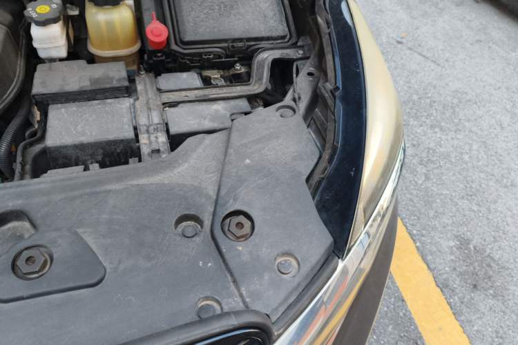 Used Buick GL8 2020 Land Business Class 652T Luxury Model Engine Bay Left