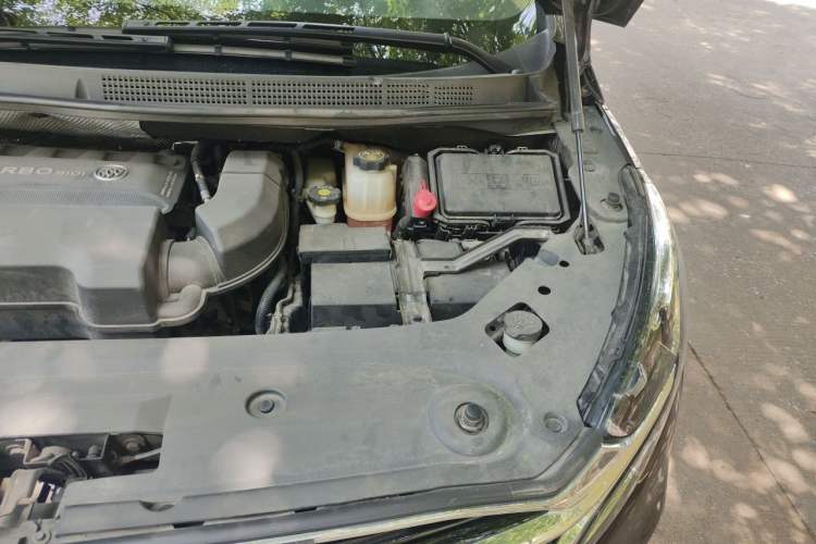 Used Buick GL8 2020 ES Land Cruiser 653T Luxury Model Engine Bay Left