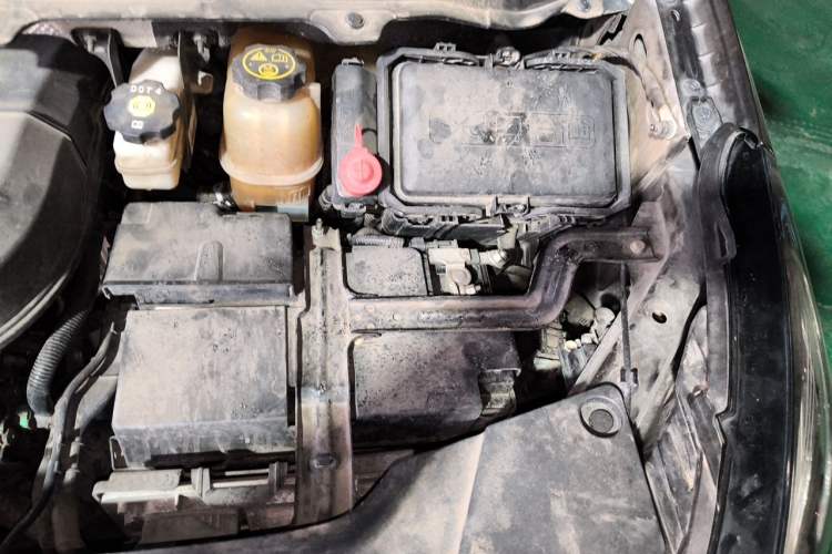 Used Buick GL8 2020 Land Cruiser Executive Class 652T Comfort Model Engine Bay Left