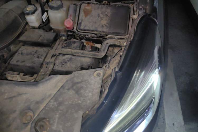 Used Buick GL8 2020 Land Business Class 652T Luxury Model Engine Bay Left